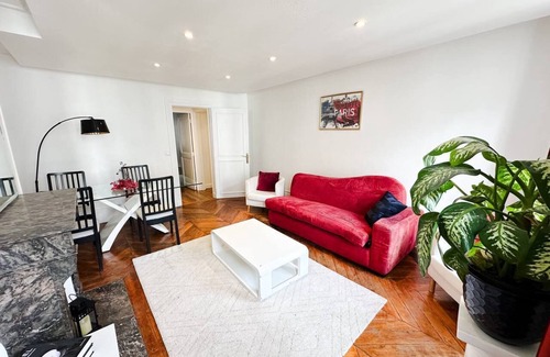 8th Arrondissement Apartment | Apartment Colisée, next to Avenue Champs Elysées