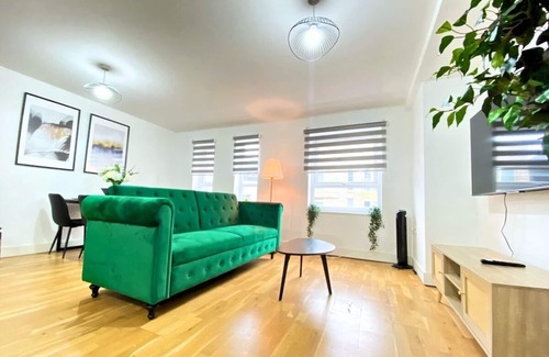 Northern Quarter Apartment | Apartment Comfort-Private Bathroom-Street View