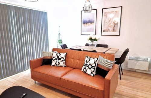 Northern Quarter Apartment | Apartment Comfort-Private Bathroom-Street View