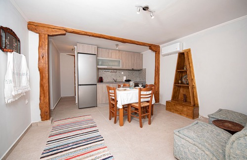 Vournikas Apartment | Apartment 'Cosy' with Wi-Fi and Air Conditioning