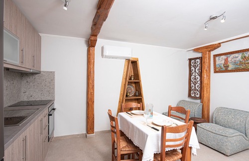 Vournikas Apartment | Apartment 'Cosy' with Wi-Fi and Air Conditioning