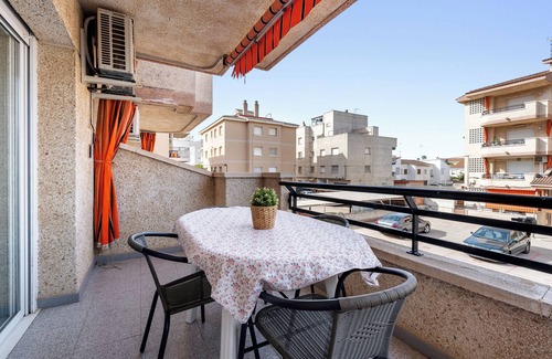 Cunit Apartment | Apartment 'David Bujalance, Cunit' with Balcony and Wi-Fi