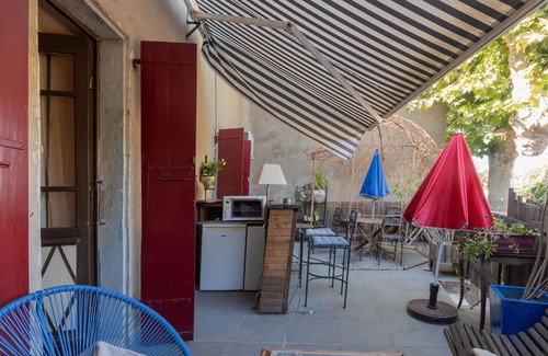 Ruoms Apartment | Apartment 'De Charme' with Private Terrace, Shared Garden and Wi-Fi