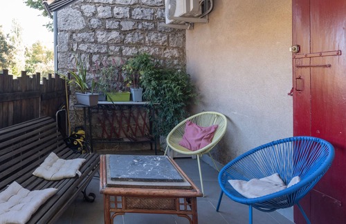 Ruoms Apartment | Apartment 'De Charme' with Private Terrace, Shared Garden and Wi-Fi