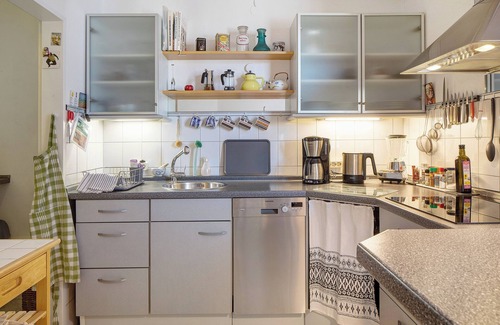 Stuhlinger-Eschholz Apartment | Apartment 'Westlicht' with Balcony, Wi-Fi and Air Conditioning