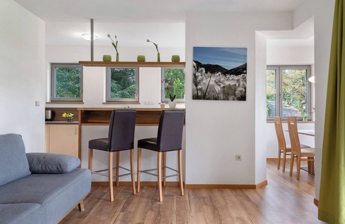 Schenna Apartment | Apartment 'De Luxe 1' with Mountain View, Private Terrace and Wi-Fi