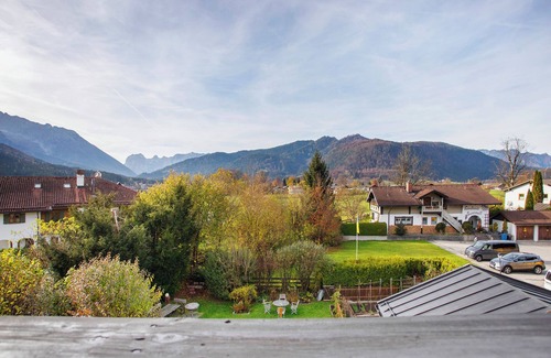 Unterschonau Apartment | Apartment 'Haus Alpenveilchen - Appartement 4' with Mountain View, Balcony and Wi-Fi