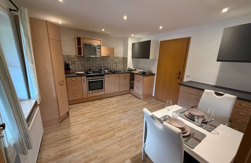 Oberschonau Apartment | Apartment Bergsonne for 1-2 persons with separate bedroom, living room, kitchen, bathroom with shower/WC and balcony