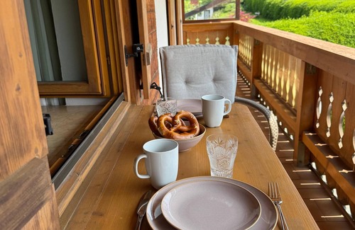 Oberschonau Apartment | Apartment Bergsonne for 1-2 persons with separate bedroom, living room, kitchen, bathroom with shower/WC and balcony