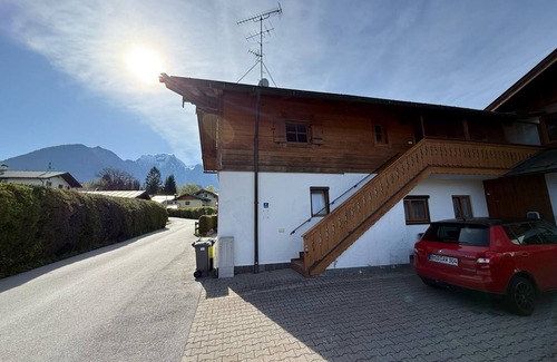 Oberschonau Apartment | Apartment Bergsonne for 1-2 persons with separate bedroom, living room, kitchen, bathroom with shower/WC and balcony