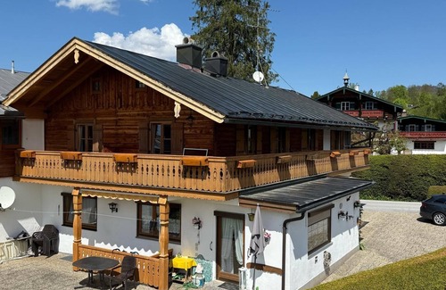 Oberschonau Apartment | Apartment Bergsonne for 1-2 persons with separate bedroom, living room, kitchen, bathroom with shower/WC and balcony
