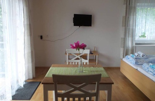 Schweigen-Rechtenbach Bed & Breakfast | Apartment/apartment, shower, WC, balcony - Gästehaus Reither