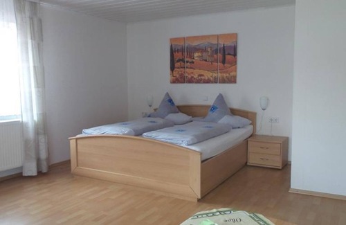 Schweigen-Rechtenbach Bed & Breakfast | Apartment/apartment, shower, WC, balcony - Gästehaus Reither