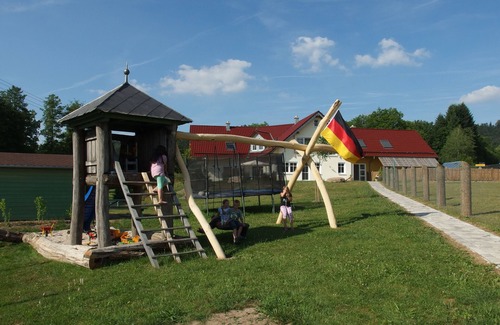 Sulzbach an der Murr Apartment | Apartment 'Ferienwohnung 2' with Private Terrace and Wi-Fi