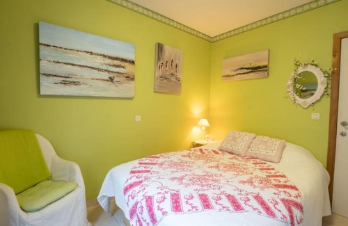 Wenduine Apartment | Apartment De tulp - romantic ground floor app by Interhome