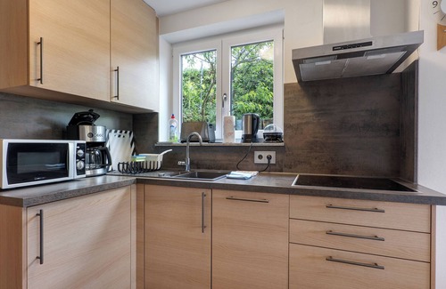 Vaihingen an der Enz Apartment | Apartment 'Burgunder' with Private Terrace, Shared Garden and Wi-Fi