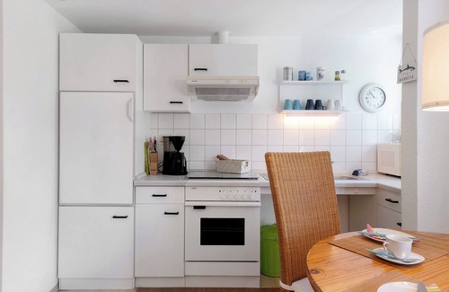 Misselwarden Apartment | Apartment 'An Der Silberfuchsbörse' with Private Terrace, Private Garden and Wi-Fi