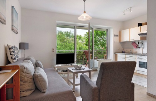 Wremen Apartment | Apartment 'Wurster Nordseeküste' with Balcony and Wi-Fi