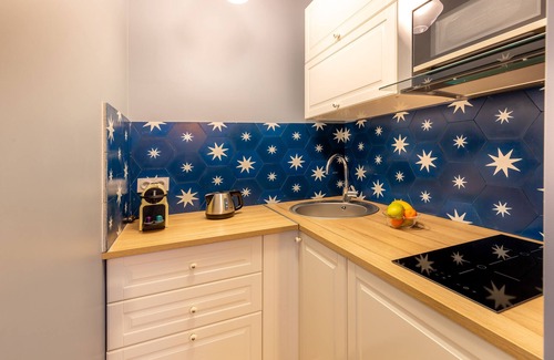 Opera Apartment | Apartment-Deluxe-Wet room-Courtyard view-D7 Marine