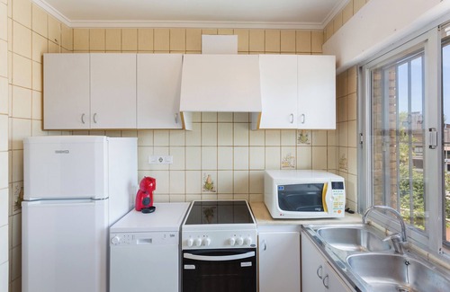 Les Deveses Apartment | Apartment 'Deveses Beach' with Balcony, Wi-Fi and Air Conditioning