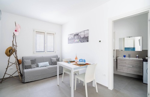 Corsano Apartment | Apartment 'Dimora Conchiglie' with Private Terrace, Wi-Fi and Air Conditioning