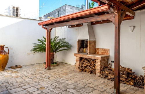 Mesagne Apartment | Apartment 'Dimora La Reggia' with Private Pool, Wi-Fi and Air Conditioning