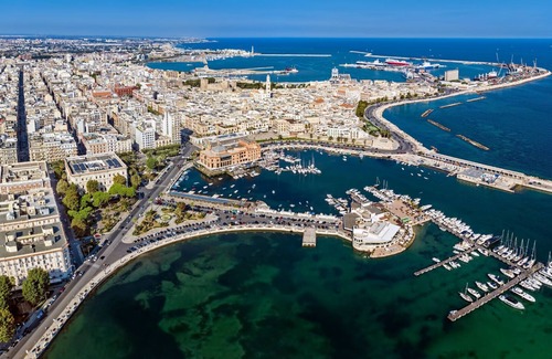 Municipio 3 Apartment | Apartment 'Dj Center Class' with Wi-Fi