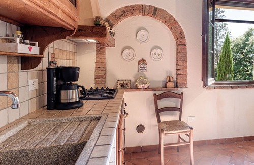 San Miniato Apartment | Apartment 'Domani È Festa' with Shared Pool, Wi-Fi and Air Conditioning