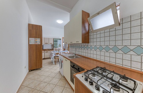 Lido Conchiglie Apartment | Apartment "Domus Rosi" with Sea View, Terrace & A/C