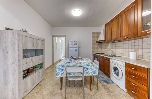 Lido Conchiglie Apartment | Apartment "Domus Rosi" with Sea View, Terrace & A/C