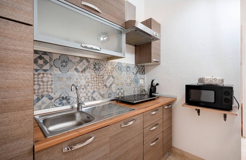 Mola di Bari Apartment | Apartment 'Don Gabriele' with Private Terrace and Air Conditioning
