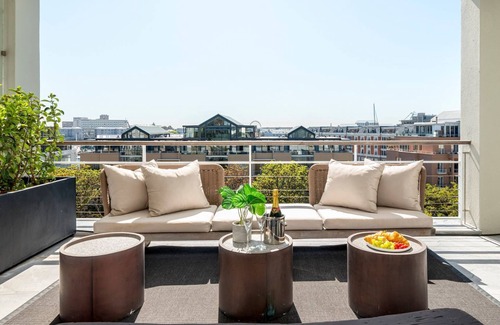 Victoria and Alfred Waterfront Apartment | Apartment Dovenby - Two Bedroom Apartment, Sleeps 4