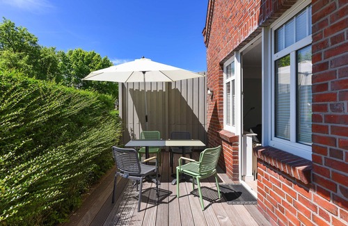 Neuharlingersiel Apartment | Apartment "down the middle" - "Haus Addenhausen"