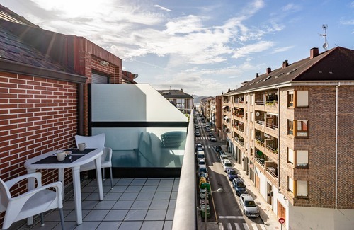 Santona Apartment | Apartment "Dúplex Santoña Juan de la Cosa" near the Beach with Wi-Fi & Terrace
