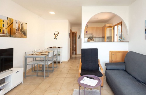 Arenal d'en Castell Apartment | Apartment 'En Arenal En Castell' with Sea View, Shared Pool and Wi-Fi