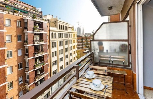 el Camp d'en Grassot i Gracia Nova Apartment | Apartment Eixample Dret in Barcelona - 4 persons, 3 bedrooms