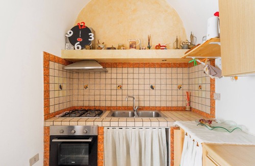 Matino Apartment | Apartment 'Elena Inn' with Private Terrace, Wi-Fi and Air Conditioning