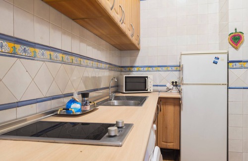 Triana Apartment | 'Apartment en Puente Triana' close to City Centre with Patio & Wi-Fi
