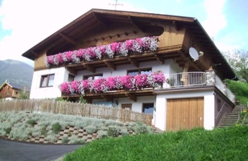 Ahrnbach Apartment | Apartment Enzian with magnificent view of the Zillertal mountains, pool, 2-5 pers.