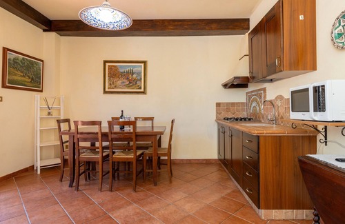 Livorno Apartment | Apartment 'Erba Di Campo - Patata' with Shared Pool, Wi-Fi and Air Conditioning