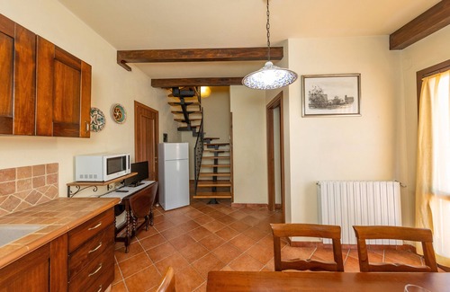 Livorno Apartment | Apartment 'Erba Di Campo - Patata' with Shared Pool, Wi-Fi and Air Conditioning