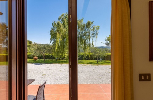 Livorno Apartment | Apartment 'Erba Di Campo - Patata' with Shared Pool, Wi-Fi and Air Conditioning