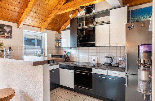 Huefingen Apartment | Apartment 'Erholung Am See' with Lake View, Private Terrace and Wi-Fi