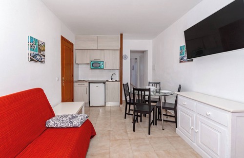 Cala en Blanes Apartment | Apartment Cala En Blanes Park with Sea View, Wi-Fi and Air Conditioning
