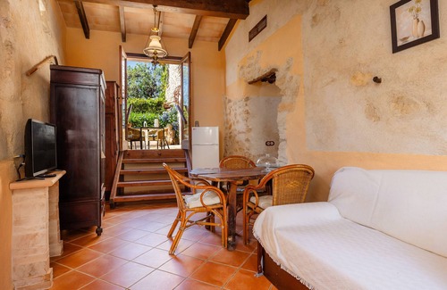 Petra Apartment | Apartment "Es Forn" with Mountain View, Shared Pool & Wi-Fi