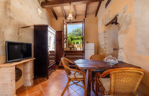 Petra Apartment | Apartment "Es Forn" with Mountain View, Shared Pool & Wi-Fi