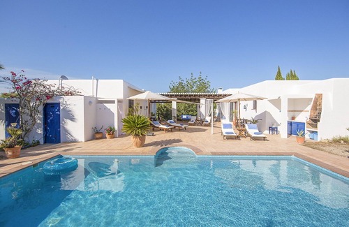 Santa Eulalia del Rio House | Apartment with beautiful garden and pool