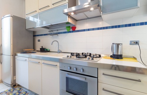 Municipio 1 Apartment | Apartment 'Esperia Home attico in Bari' with Private Terrace, Wi-Fi and Air Conditioning