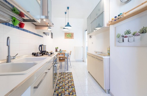 Municipio 1 Apartment | Apartment 'Esperia Home attico in Bari' with Private Terrace, Wi-Fi and Air Conditioning