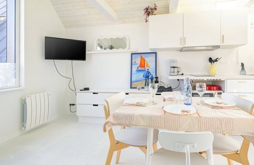 Dinard Apartment | Apartment 'Et Terrasse Dinard 4p' with Private Terrace, Balcony and Wi-Fi
